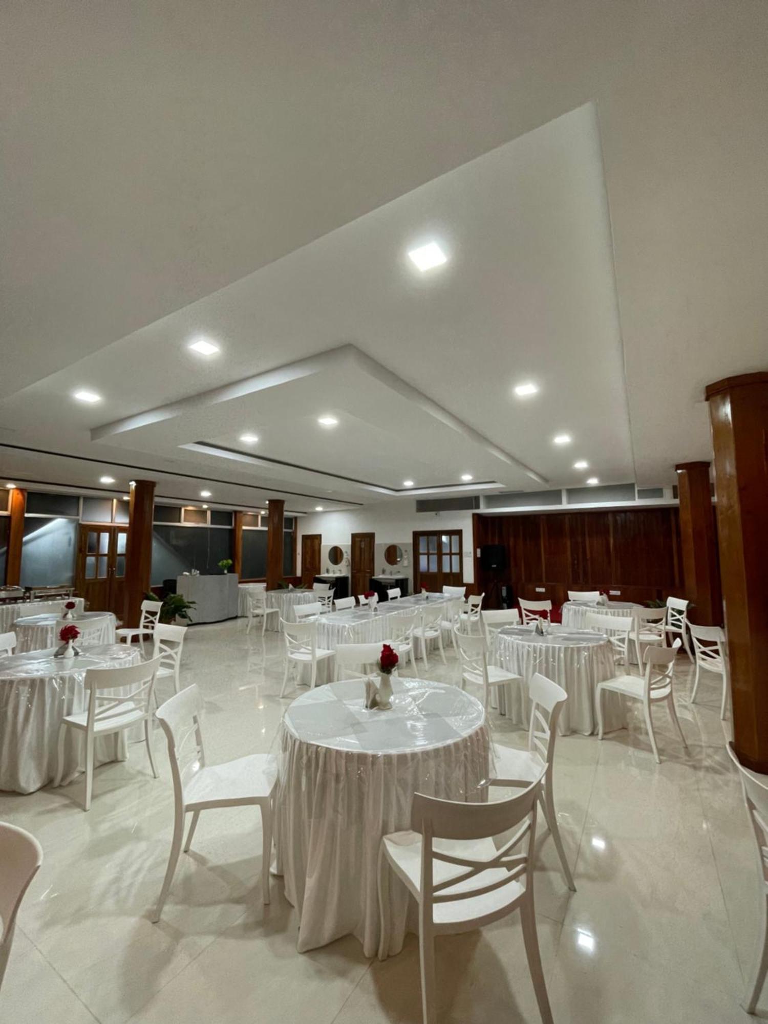 2K Hotel Kohima Exterior foto
