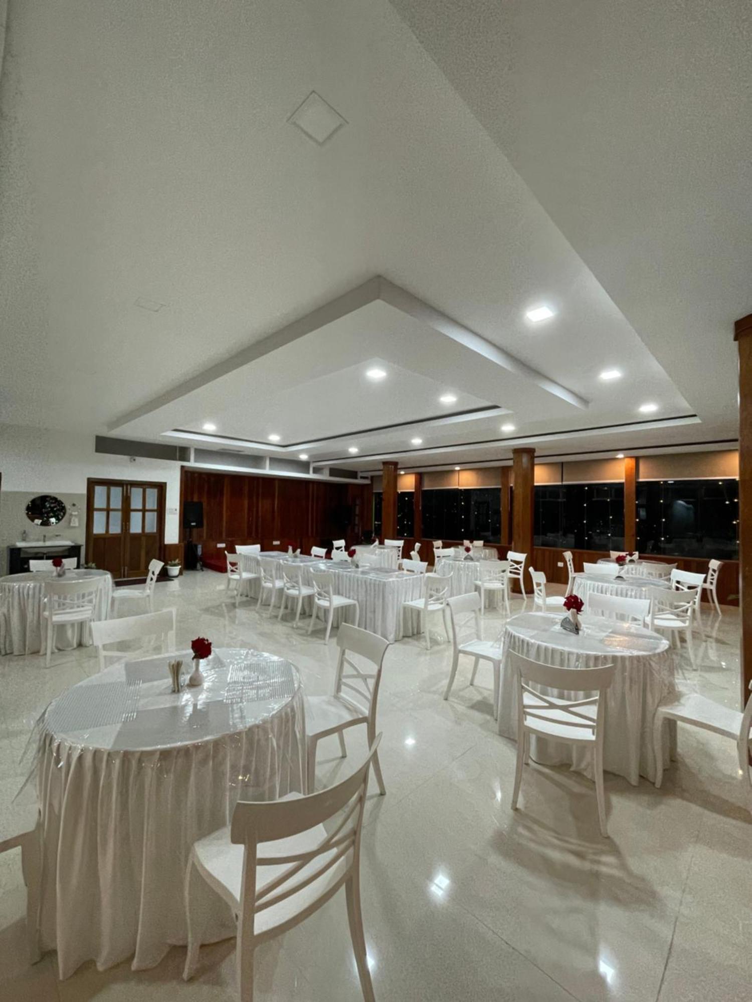 2K Hotel Kohima Exterior foto