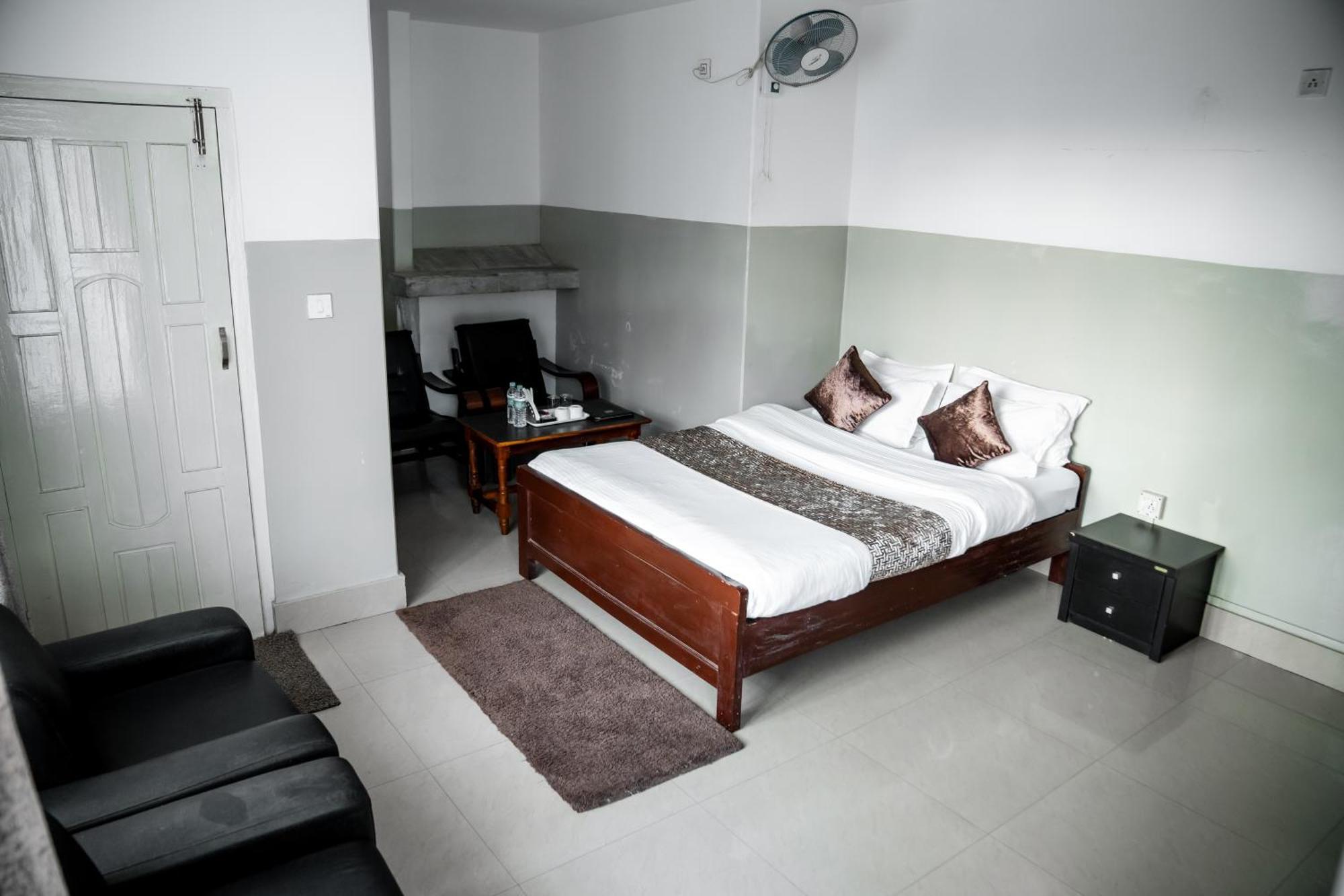 2K Hotel Kohima Exterior foto