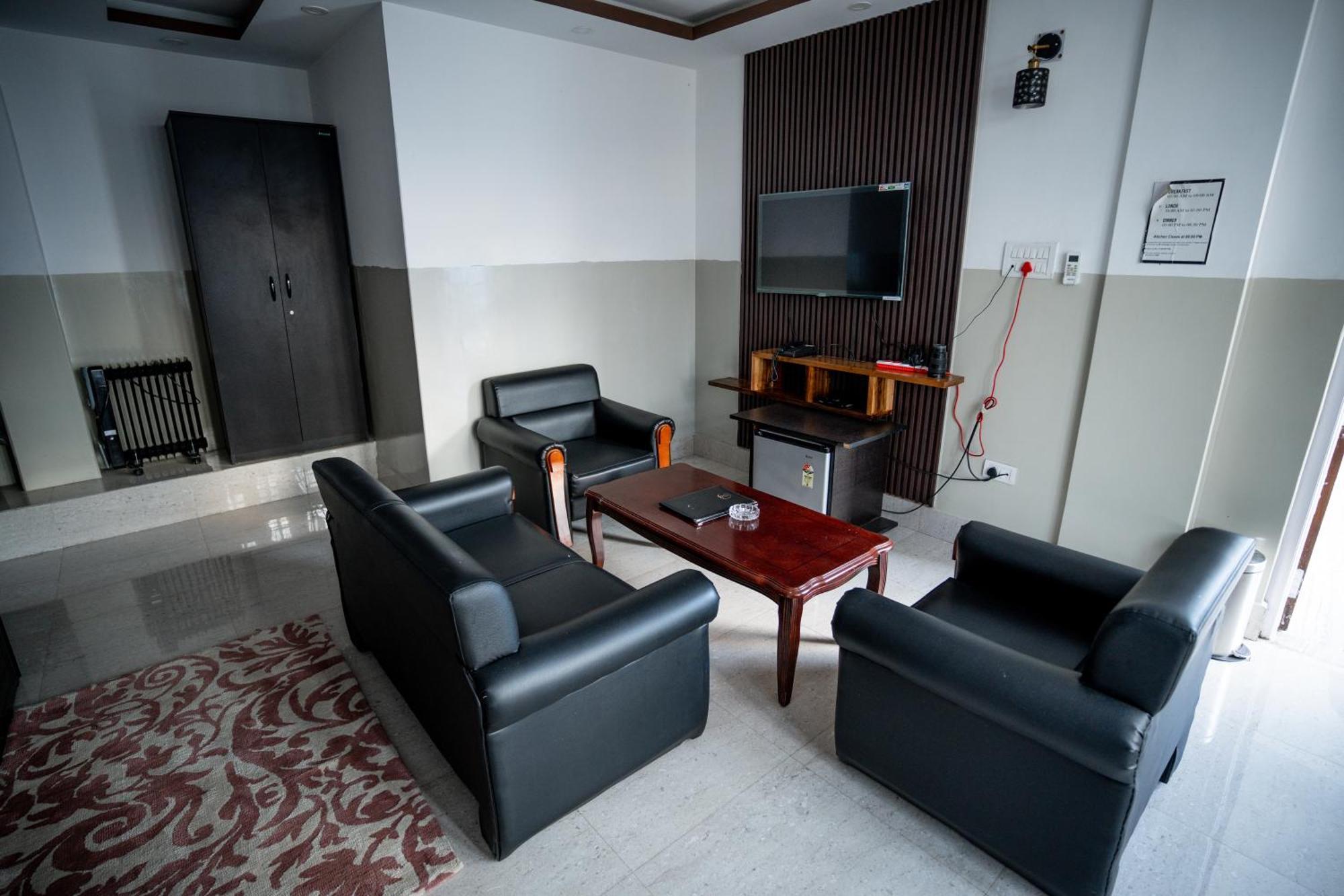 2K Hotel Kohima Exterior foto